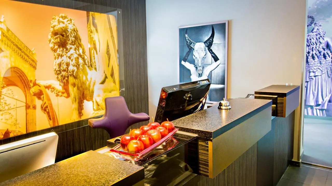 Munich Deluxe Hotel