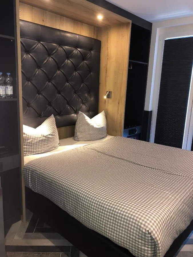 Munich Deluxe Hotel 4*,